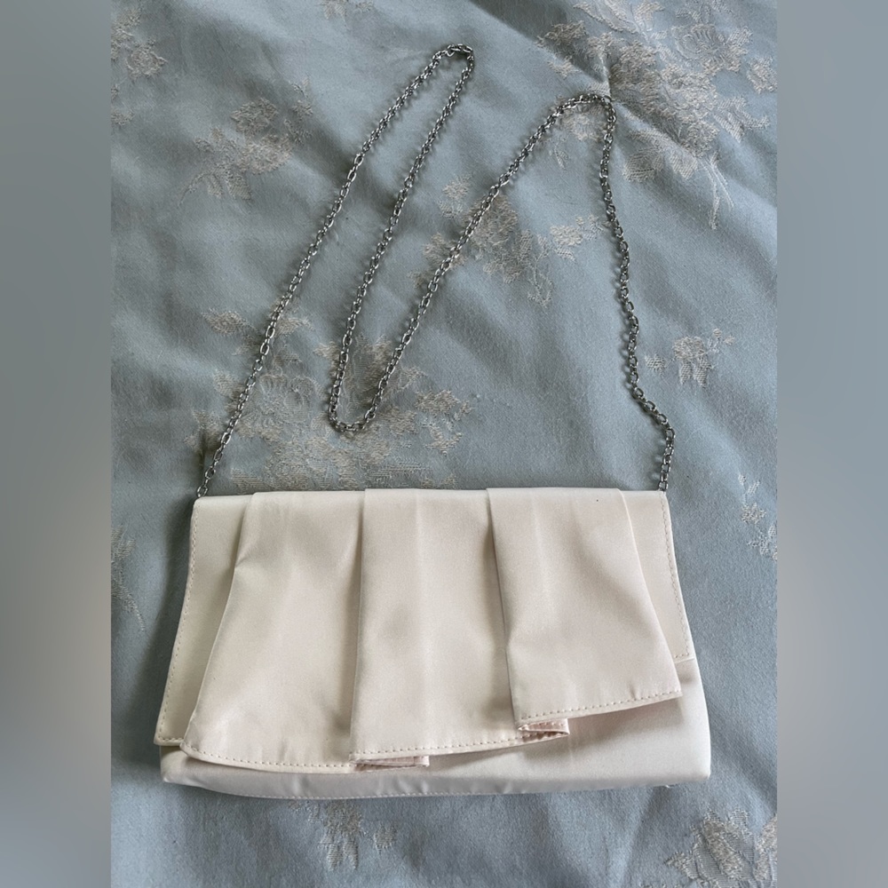Elegant Cream Clutch with Chain Strap